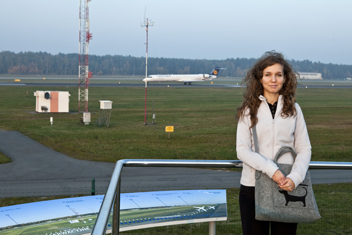 Aneta Pruchnik na lotnisku