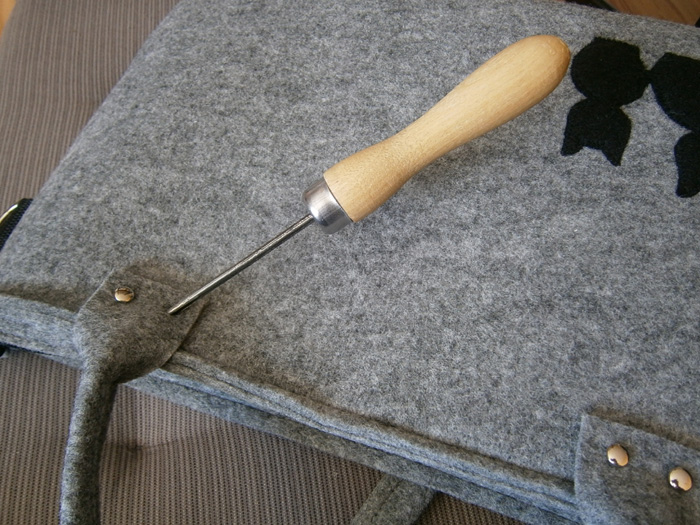 DIY - Mocowanie uchwytów do torebki - Aneta Pruchnik