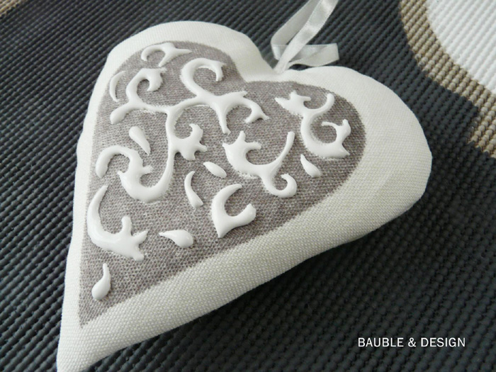 nakładanie kontur&oacute;wki na ornament