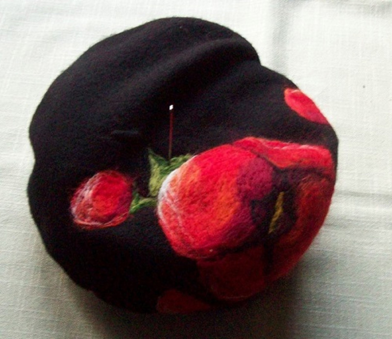 beret w maki z filcu