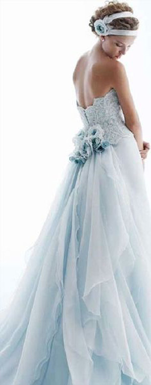 niebieska suknia ślubna