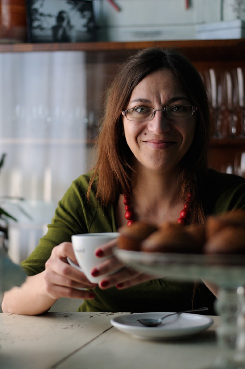 ANNAMARIA z filiżanką