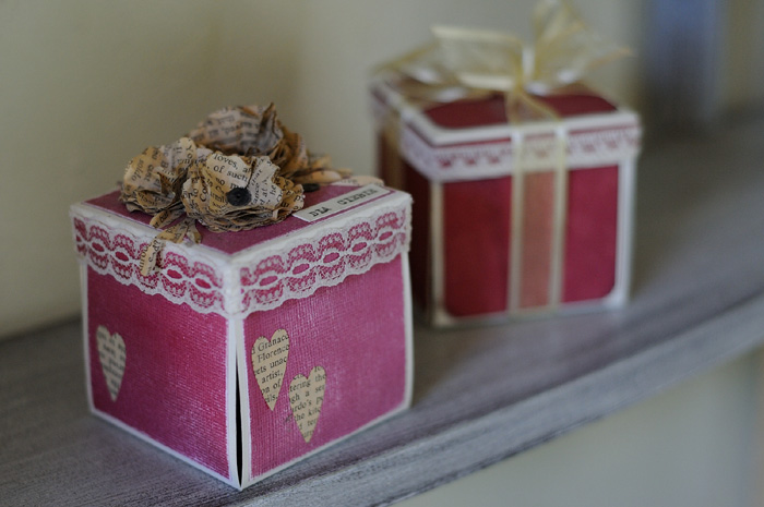 r&oacute;żowe pudełka