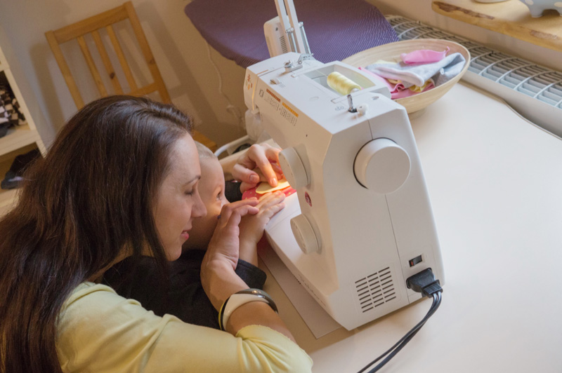 familijnie przy maszynie