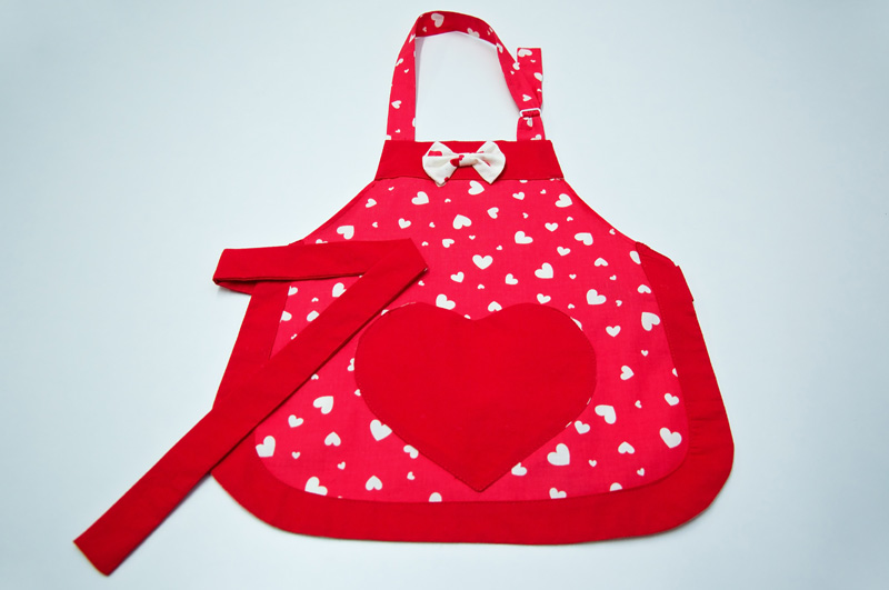 fartuszek w kokardki 